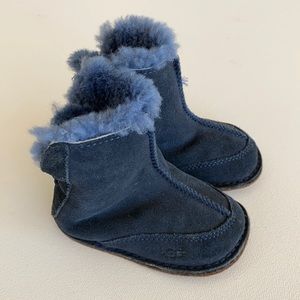 Like New Baby 6-12mo Blue Leather UGG Elastic